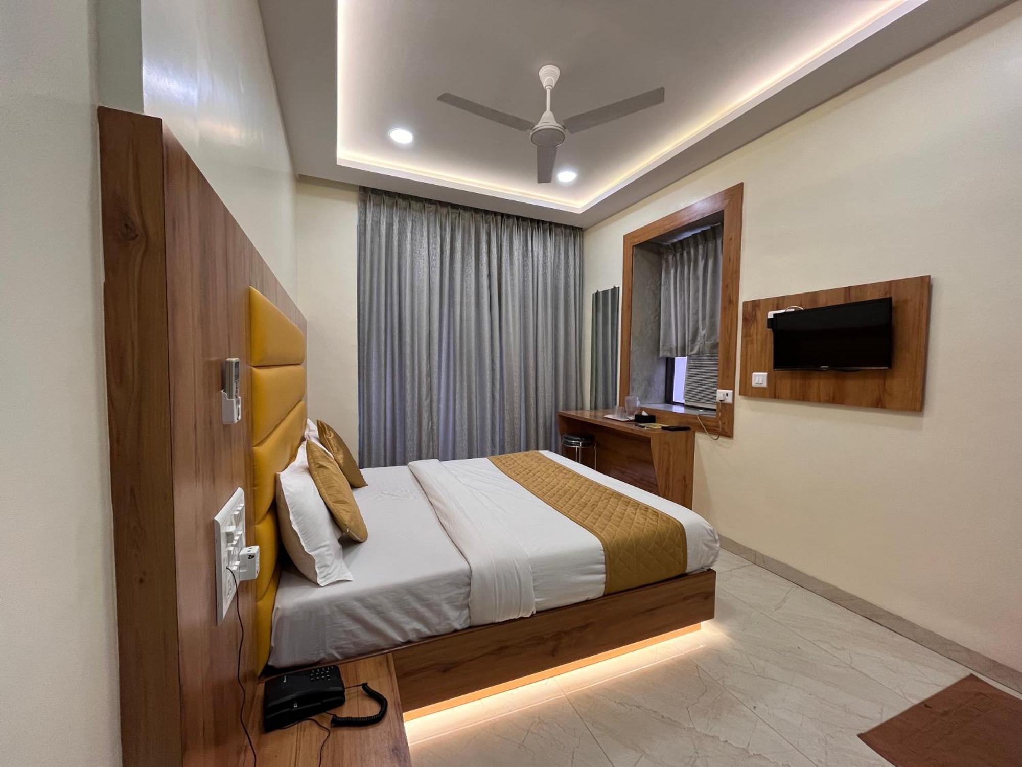 National - Grant Road Hotel Bombay