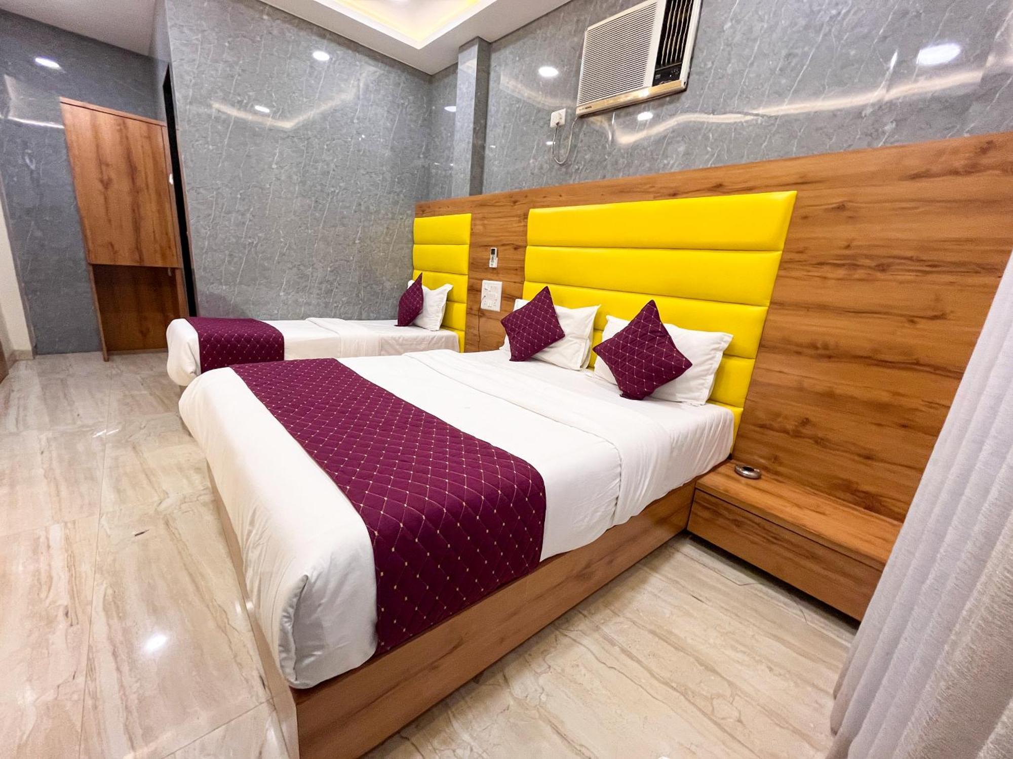 National - Grant Road 3* Bombay