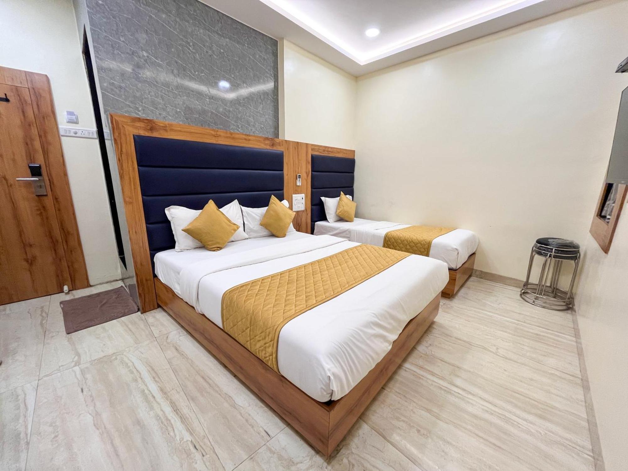 National - Grant Road 3* Bombay
