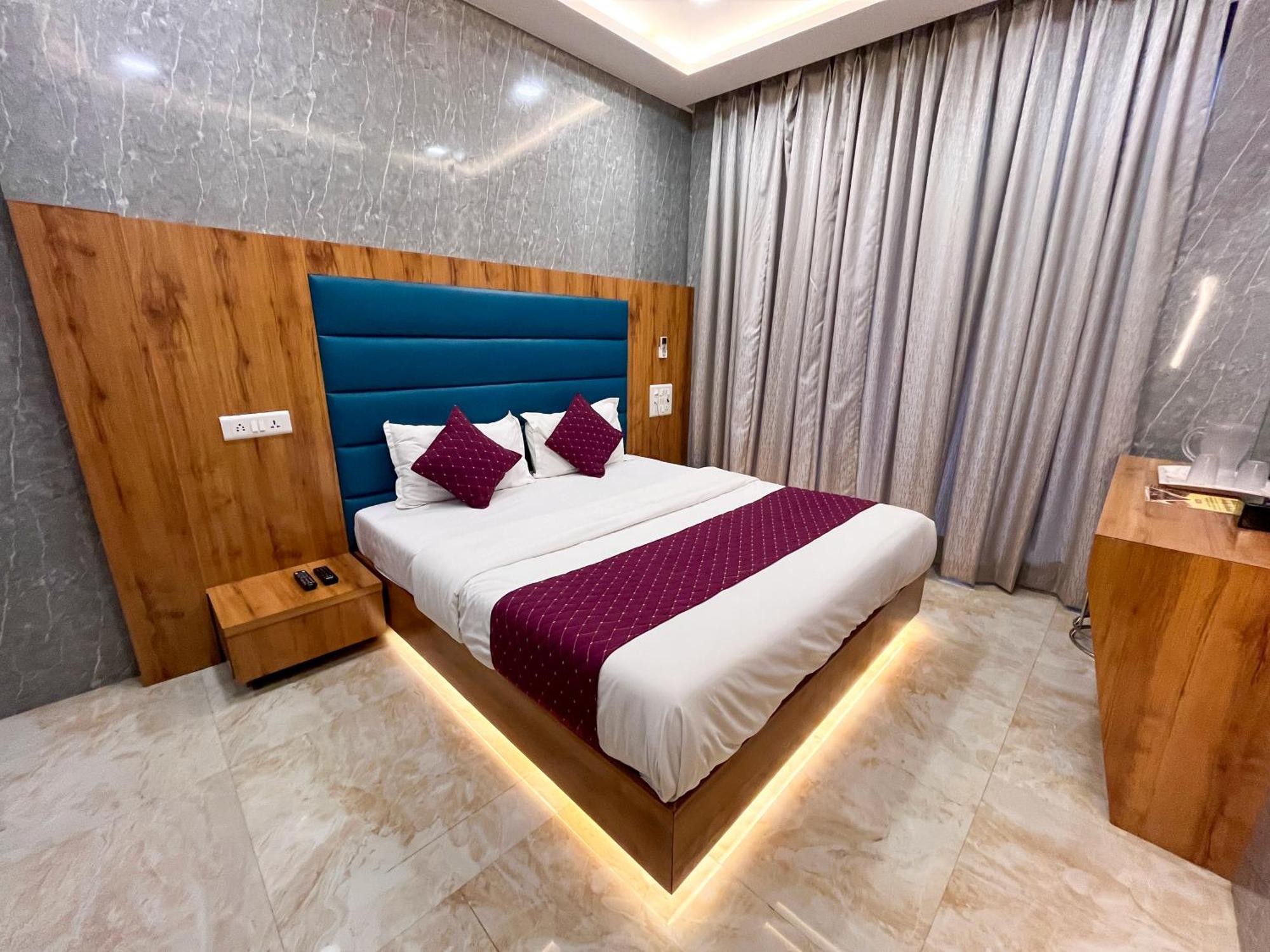 National - Grant Road Hotel Bombay
