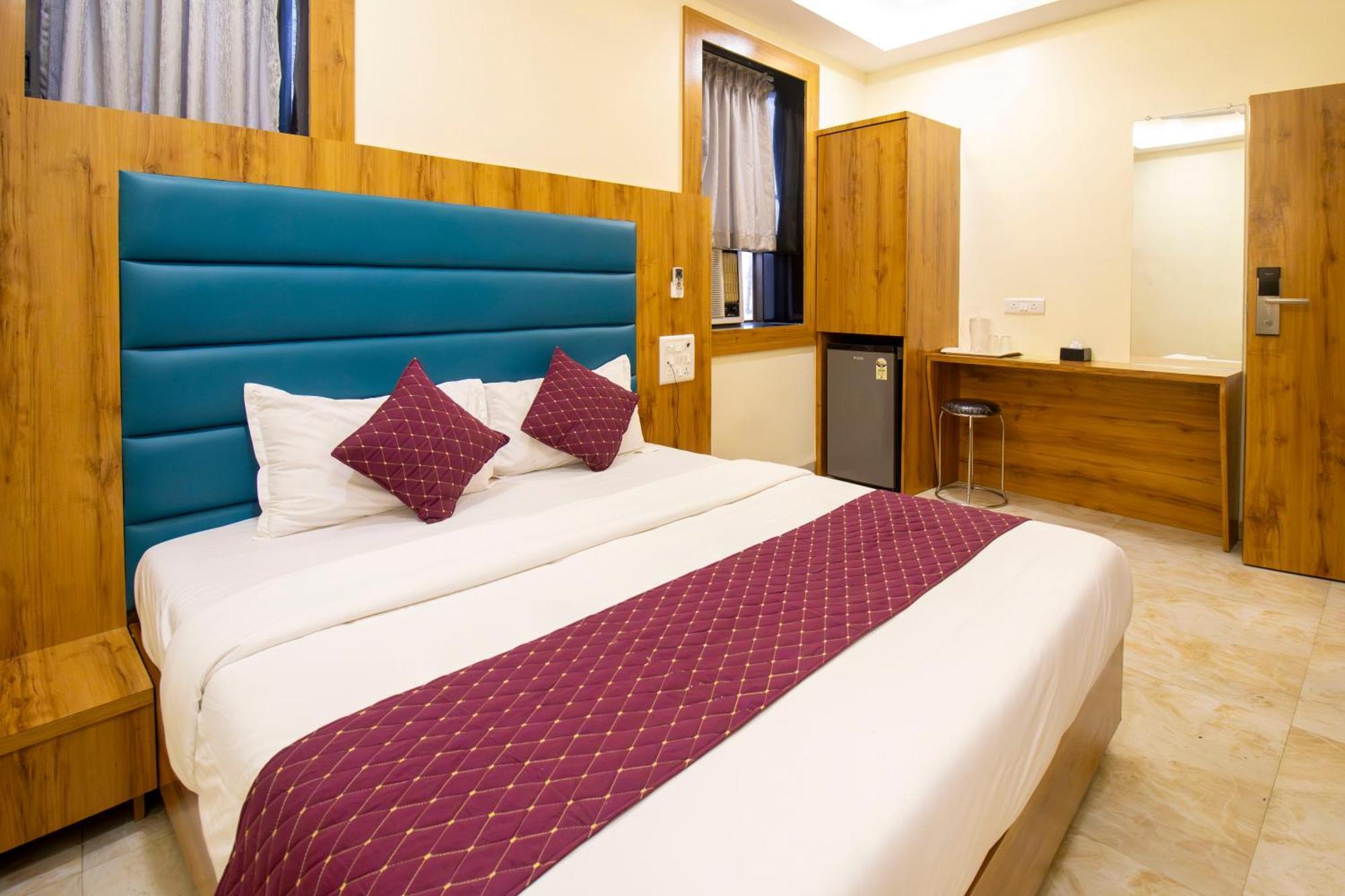 National - Grant Road 3* Bombay